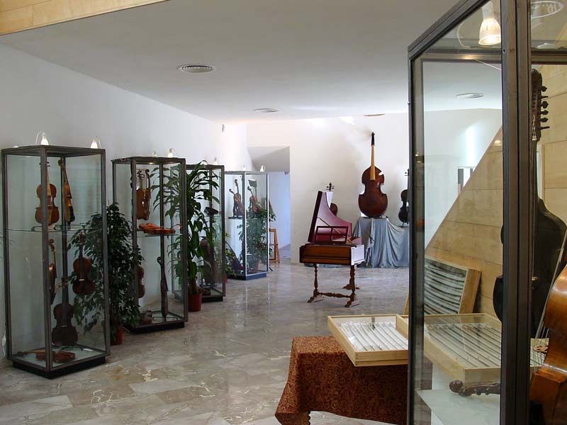 Exhibition historical musical instruments Orpheon Foundation