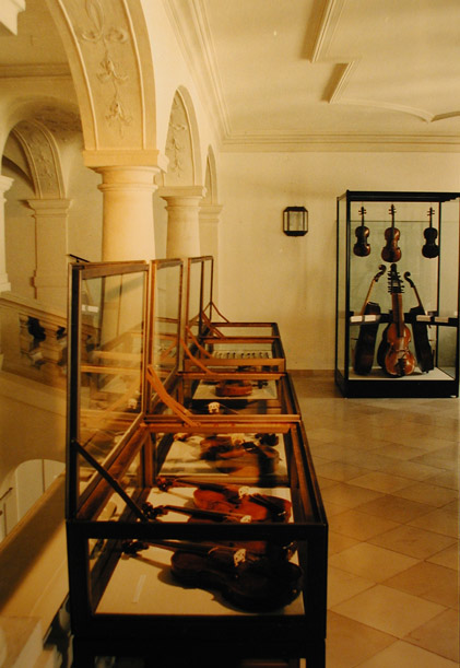 Exhibition historical musical instruments Orpheon Foundation