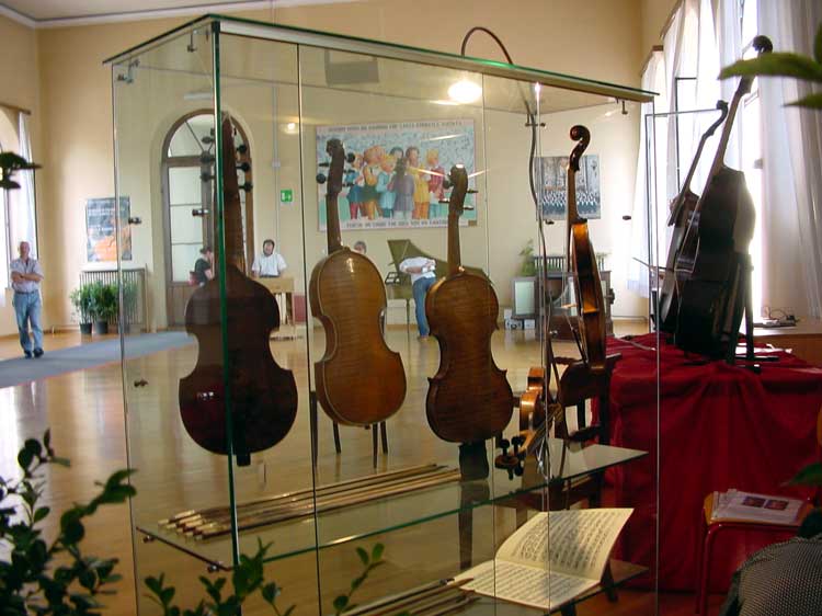 Exhibition historical musical instruments Orpheon Foundation