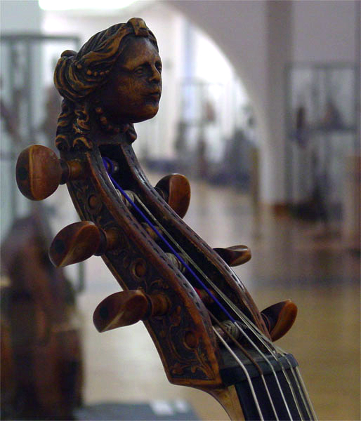 viola da gamba by Joahim Tielke